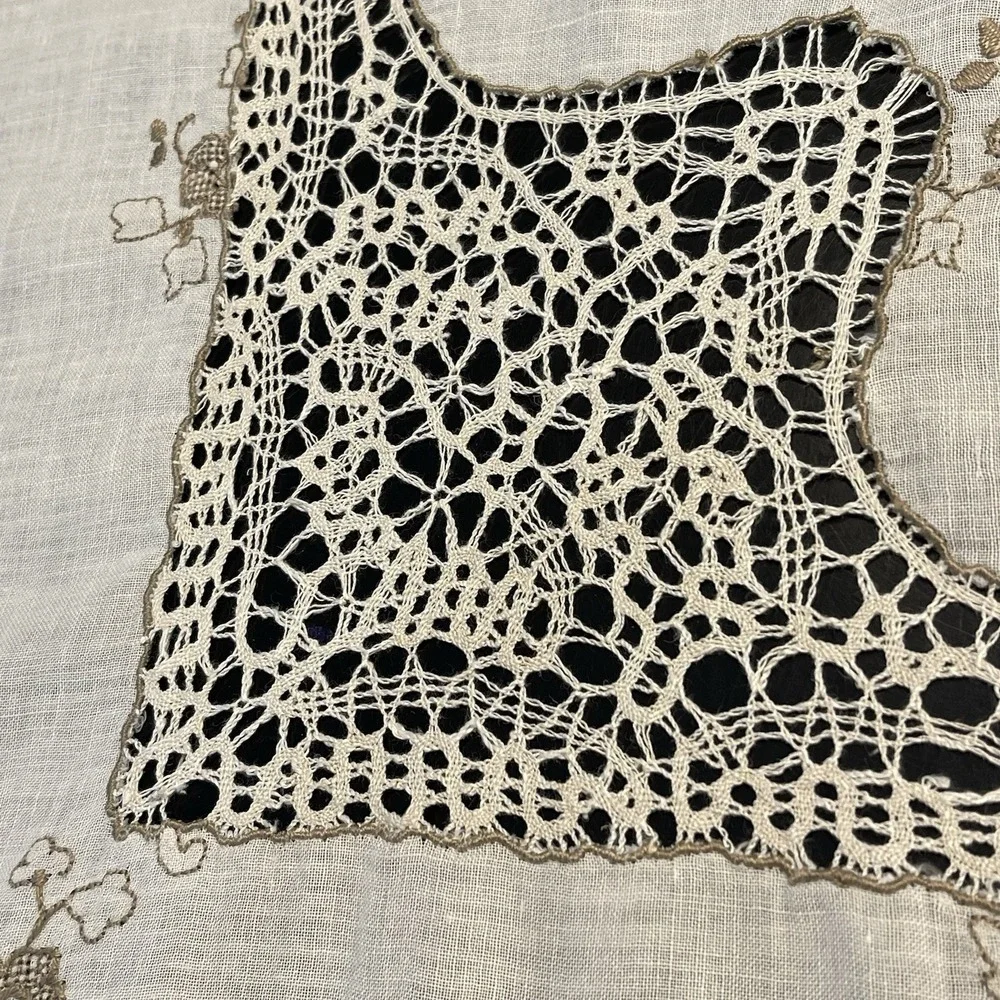 Vintage Linen Embroidered Crochet Tablecloth 6 Napkins Set Floral Scalloped Edge